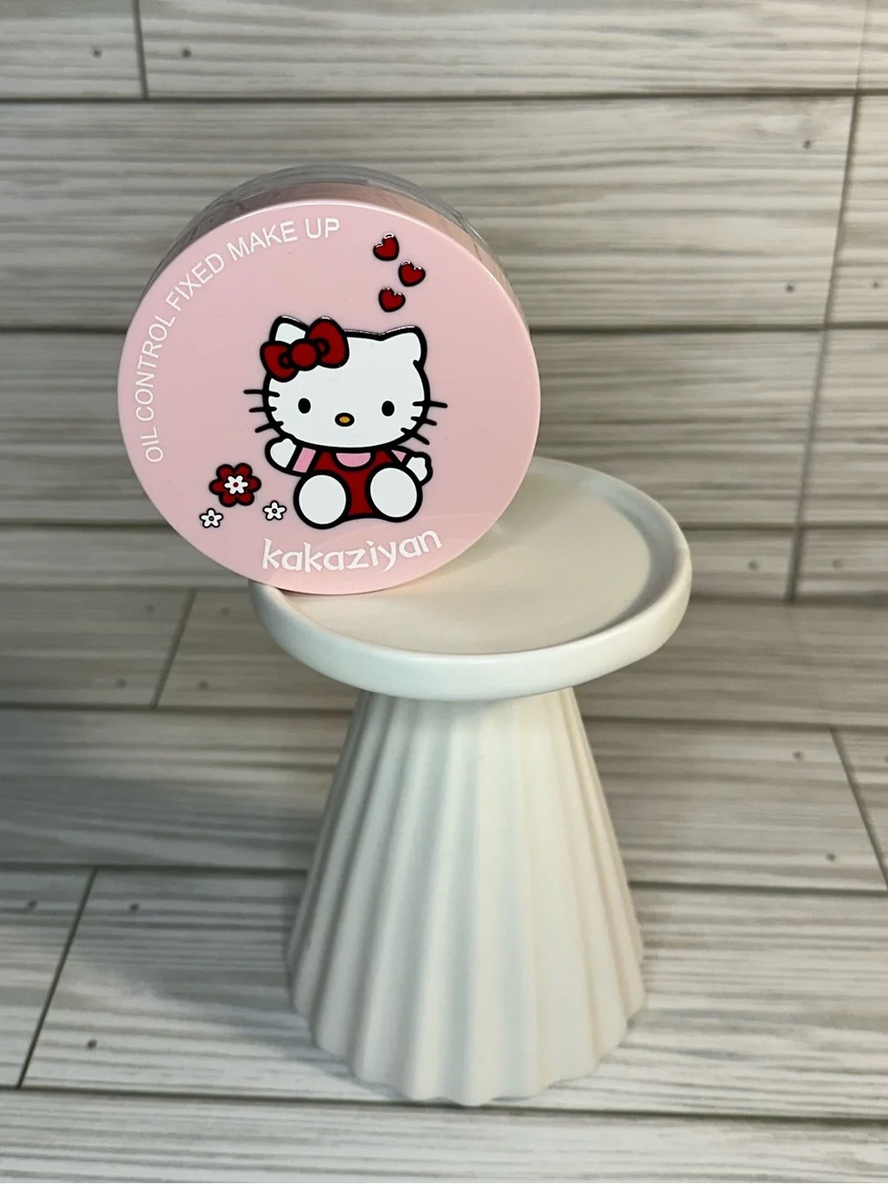 Hello Kitty Loose Setting Powder Oil Control Fixed Makeup Pink Case Kawaii Girl